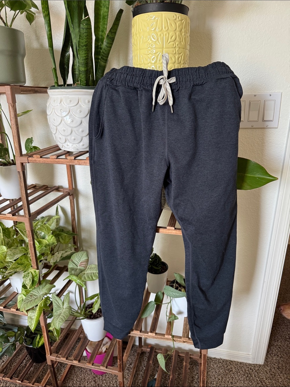 Vuori Navy Blue Cropped Jogger Pants